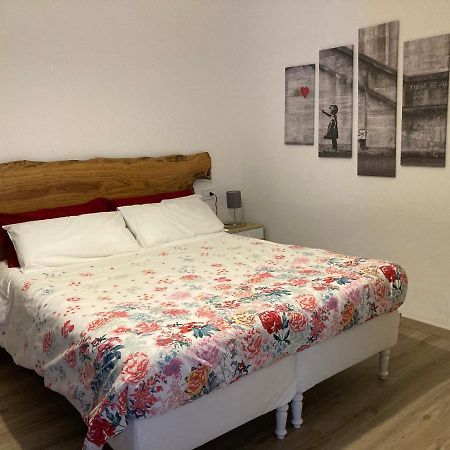Appartamento Al Lago Lesa Exterior photo