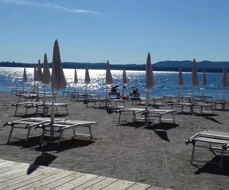 Appartamento Al Lago Lesa Exterior photo